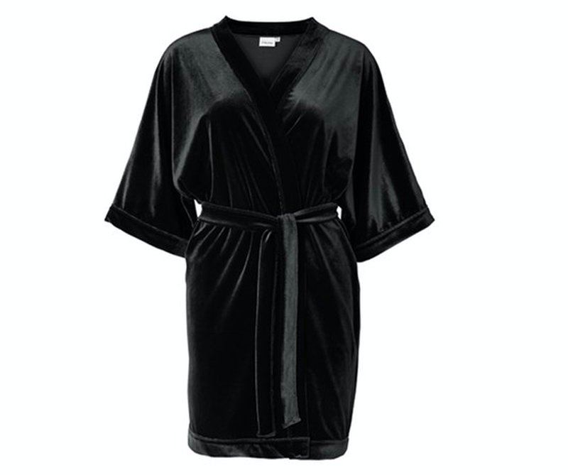 Svart kimono i sammet från Afound Milook Svart kimono i sammet från Afound Milook